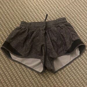 Grey 2.5 Lululemon hottie hots size 6
